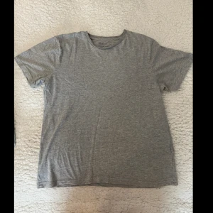 Grå t-shirt - Vanlig skön och stretchig t-shirt