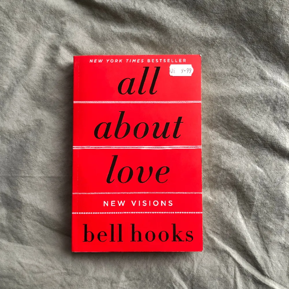 Pocketbok - All About Love, Bell Hooks. Övrigt.