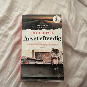 Uppföljaren av succéboken ”livet efter dig”, och en av de tre böckerna av serien skriven av Jojo Moyes.  (Säljs för 79kr)  (Köp hela serien för 150kr)