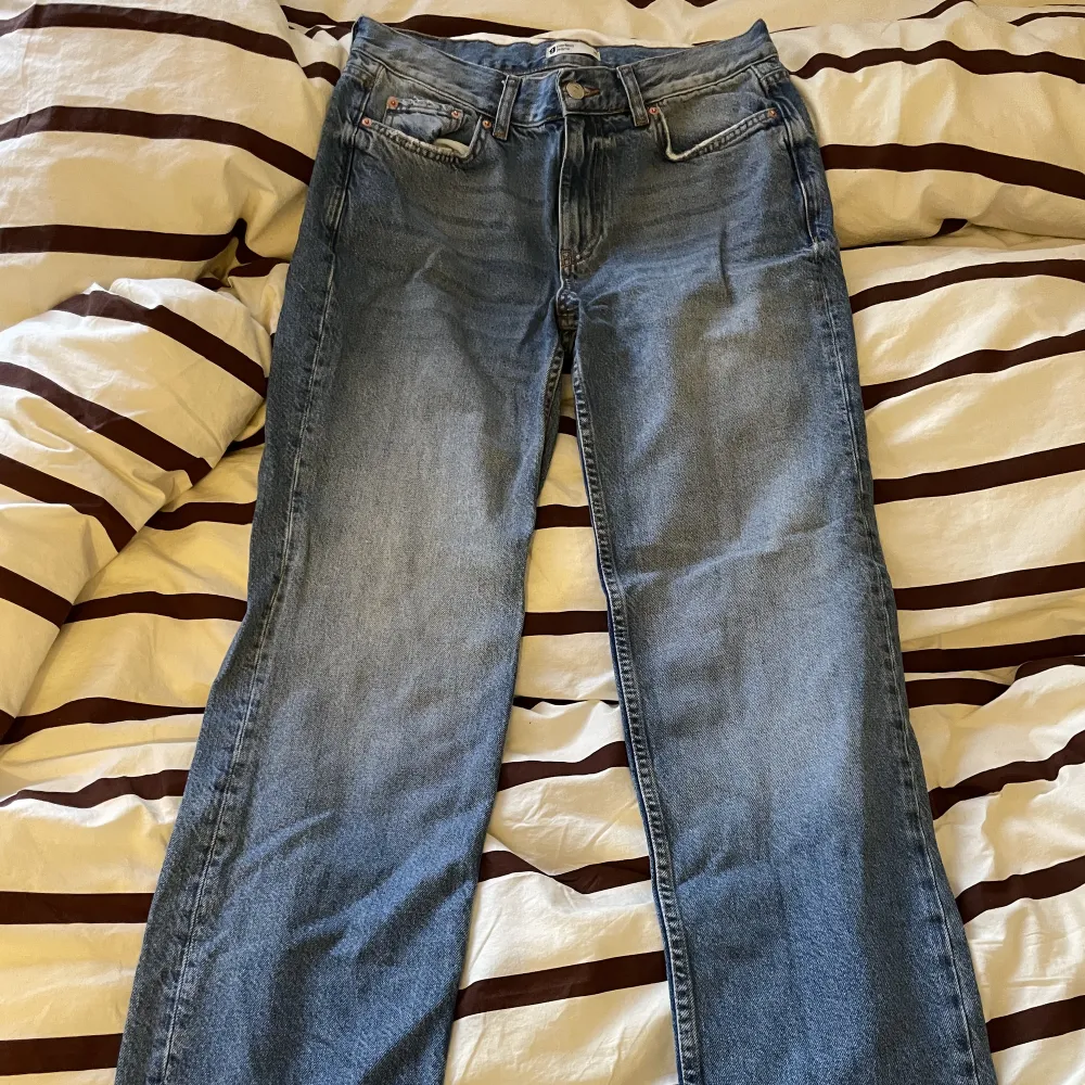 Low waist jeans från Gina Tricot!👖 Strl 36. Köparen står för frakten 💌. Jeans & Byxor.