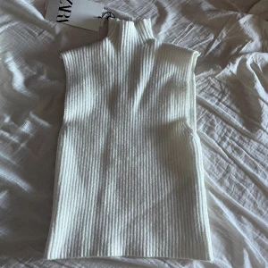 Zara topp - Söt topp från zara. Aldrig andvänd med etikett kvar.
