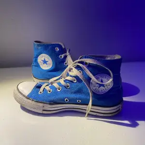 Höga blå Converse
