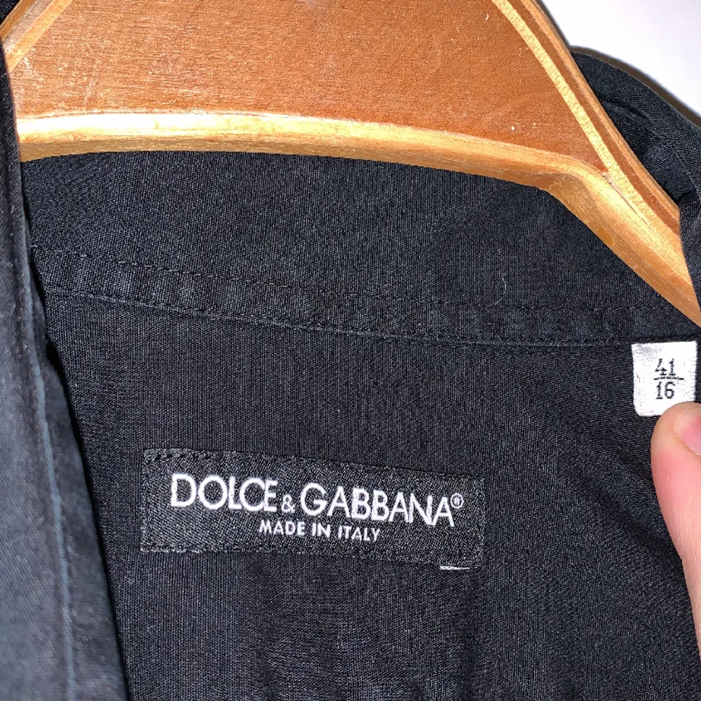 Svart riktigt snygg Dolce&Gabbana skjorta i storlek S. Kom pm för mer info😀. Skjortor.