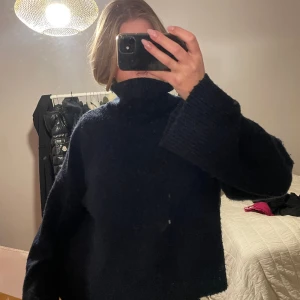 Stickad polotröja  - Stickad tröja från zara, lite nopprig❤️💓