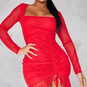 Helt ny klänning från Prettylittlething - Helt ny! Endast testad! Storlek 6, vilket är en XS/S. 200kr + frakt 