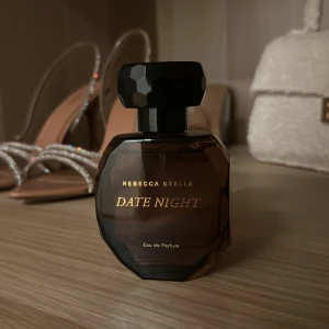 Parfym - Parfym från Rebecka stella, endast testad.  Ord pris 695