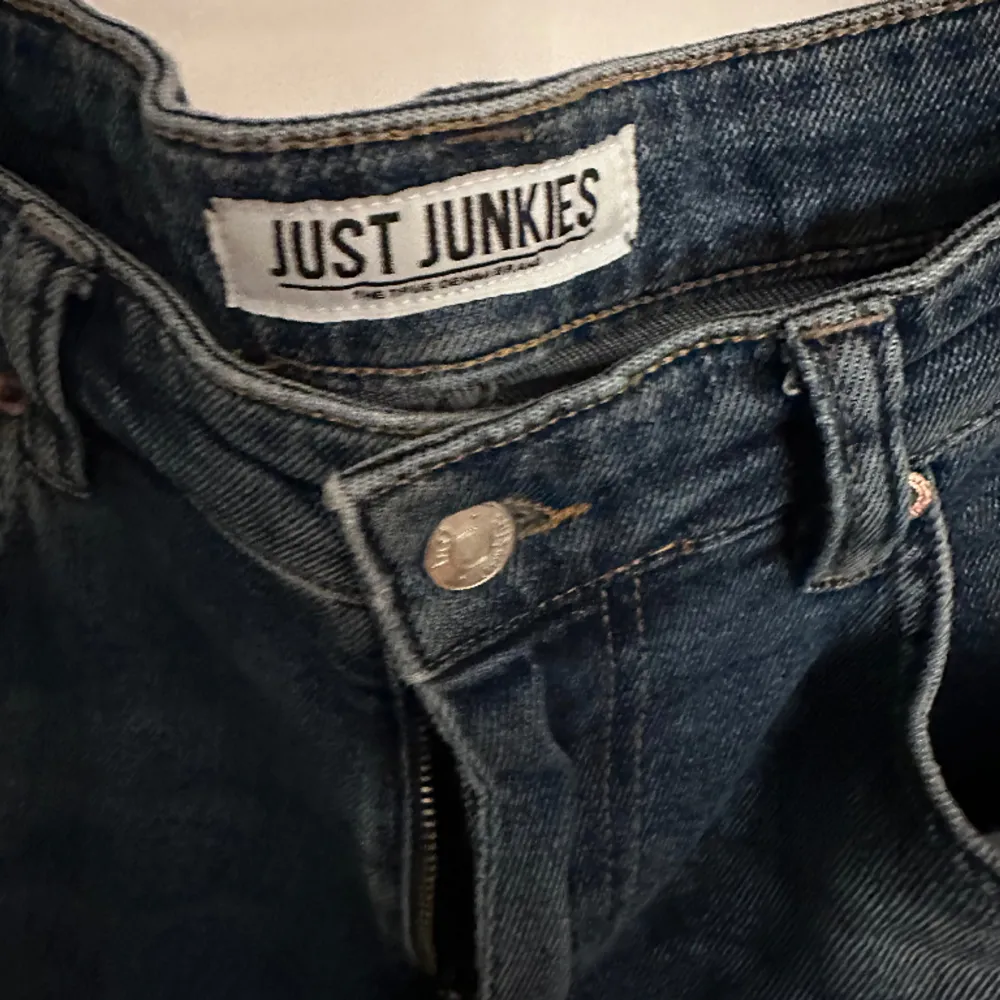 Riktigt snygga slim jeans till billigt pris!!. Jeans & Byxor.