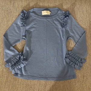 Blå Ulltröja - Så snygg tröja i ull från Nederländerna på Munthe. Köpt för 2099 kr och jag säljer för 60 💙🩵