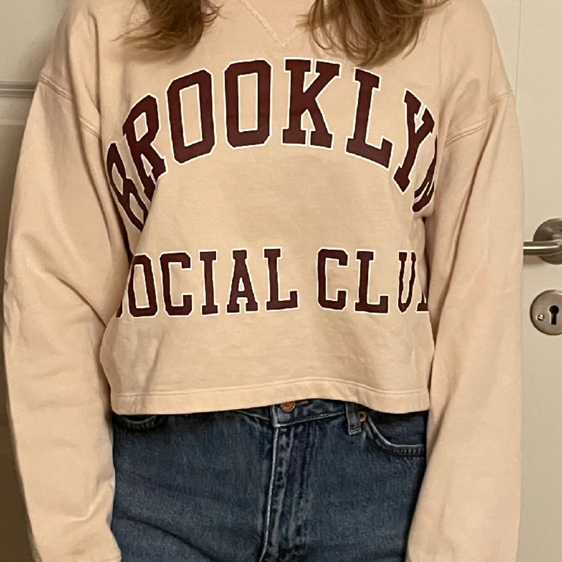 Två crop tops med tryck - 90