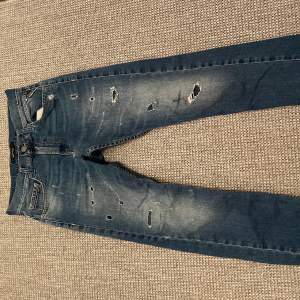 Replay jeans slim fit bra skick ny pris 1300 Bara höra av dig vid frågor.