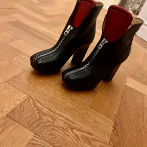 Acne boots in a great condition on a platform and hill. 