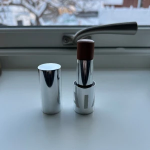 Caia  - Caia bb-stick i färgen 50W, perfekt bronzer färg. Ca 90% kvar. Nypris 245kr 