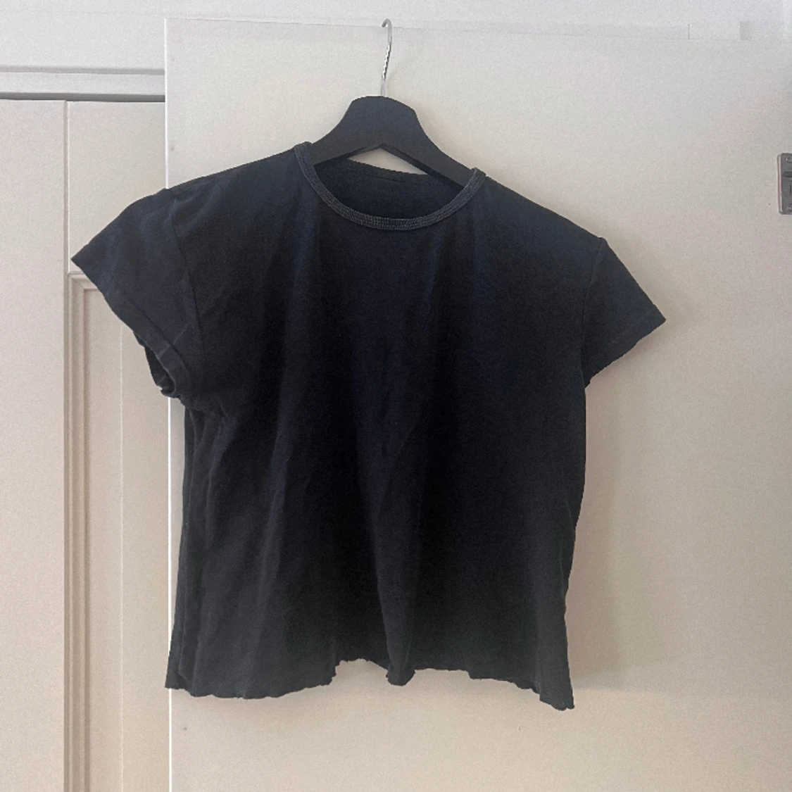 svart basic croppad t shirt - 91