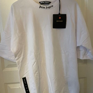Palm angels - Säljer min Palm angels T-shirt. Aldrig använd. Storlek M. Fake!