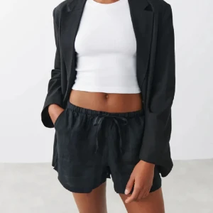 Linne shorts  - Säljer dessa super skön linne shorts från Gina, som har prislapp kvar! Köparen står för frakten och pris kan diskuteras :)