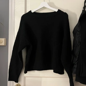 Stickad tröja - Ytterst lite nopprig Storlek M men passar mig som har S