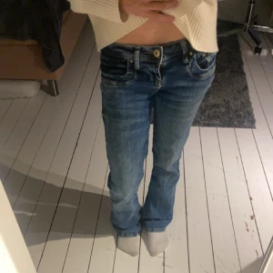snygga ltb jeans! - intressekoll på mina älskade ltb jeans i modellen valerie som alltid är slutsålda och väldigt svåra att få tag på! jätte fint skick utan defekter, köpta på zalando för 799  💓