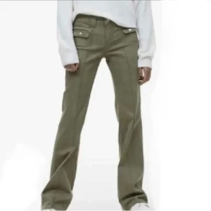 Hm jeans - Säljer de här gröna hm jeansen som inte längre säljs, knappt använda!! 