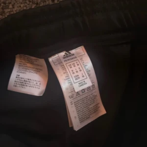 Adidasbyxor  - Har inte använt många gånger ungefär 2-3