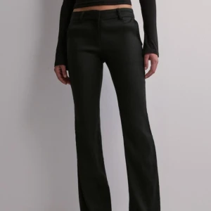 Utsvängda linnebyxor  - Supersnygga utsvängde linnebyxor💕