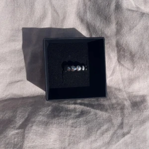 Klara ring rostfri  - 45kr/st, i 304 Stainless steel,  finns flera i lager😊 kolla gärna in min instragram där jag främst sköter försäljningen 🤍 fler liknande smycken hittar ni på min sida 🥰