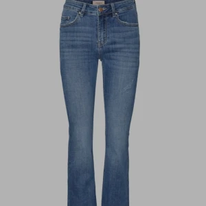 Bootcut jeans  - Jättefina utsvängda jeans från vero moda, passar mig som är 170 och brukar ha storlek S❤️ köptes för 500, nyskick