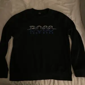 En inprincip ny Hugo boss sweatshirt, väldigt bra skick!