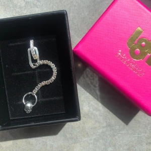 L8 Hasselblad Original Örhänge - One Of A Kind - Oanvänt original  örhänge från L8 Hasselblad. ”One of a kind”