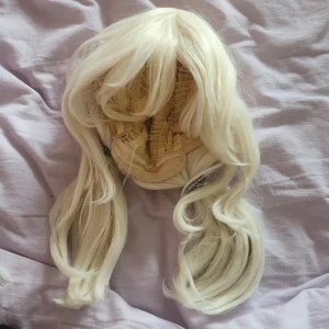 Klee peruk/ cosplay peruk - Den är inte stylad 