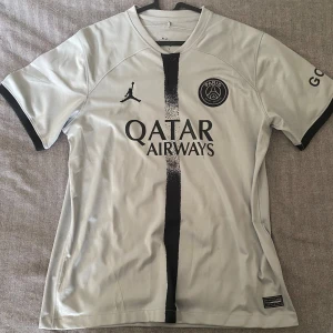 Psg  - Denna är använd ett par gånger men det är i en bra skick.  Den är i storlek L  Kan mötas utom du är från samma stad Pris kan diskuteras vid snabb affär 