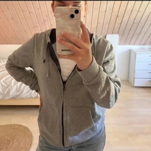 Grey Ralph Lauren Hoodie - Good condition, no marks of usage!