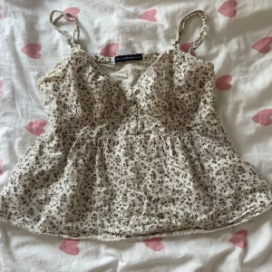 Blommigt brandy linne - superfint skick! kommer ej till användning 💗 