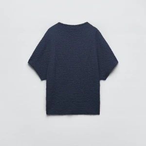 T-shirt - Säljer en jätte fin marinblå t-shirt från zara använd ett fåtal gånger💕