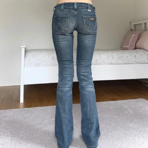 Wrangler jeans  - Midjemått: 38 innerbenslängd:80
