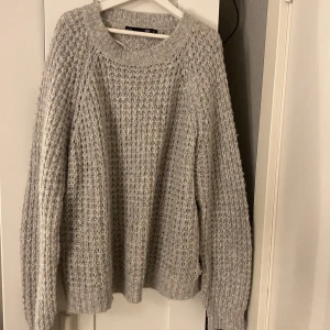 Tröja  - Säljer denna tröja från lager 157 då jag inte använder den. Använd få gånger, bra skick💗