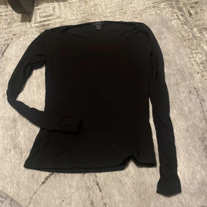 Topp - V neck topp som är jätte mjuk, köpt från new yorker. 