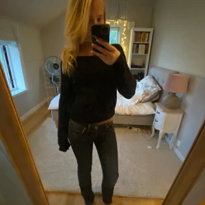 fina low waist jeans från ltb🥰 - dom har ett väldigt litet hål långt upp på vänster lår, syns ej men går o sy ihop om man skulle vilja.💖