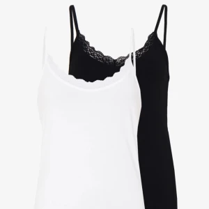 Svart och vitt spetslinnen - 2 pack spetslinnen ett vitt och ett svart i storlek S från Even&Odd. Ordinarie pris 230kr Du kan köpa ett linne för 50kr Eller båda för 90kr. 