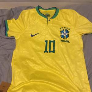 Brazil tröja med neymar på ryggen, Storlek S är i topp skick och 100% äkta som du kan se på sista bilden.
