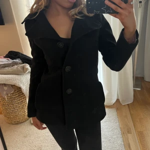 Kappa - Säljer denna kappa som passar perfekt till våren, passar xs/s