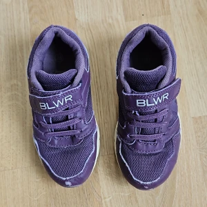 Gymnastikskor BLWR - Gymnastikskor Play by BLWR, lite slitna men ok