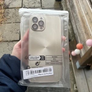 Skal iPhone 12 Pro Max - Nytt oanvänt mobilskal till iPhone 12 Pro Max.