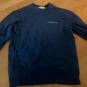 calvin klein sweatshirt  - jätte fin säljer den pga att den inte kommer till användning längre, jätte bra stick