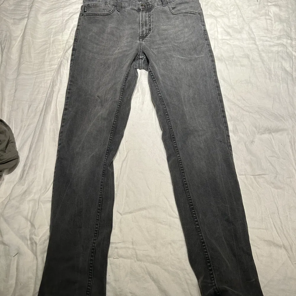Feta jeans från lee som inte längre andvänds W30 L32 (skick 9/10). Jeans & Byxor.