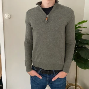 Morris half zip - Merino Ulls tröja i bra skick Lappen där bak har lossnat men annars är den inte trasig. Märket sitter på bröstet men syns inte tydligt på bilden.  Nypris 1600