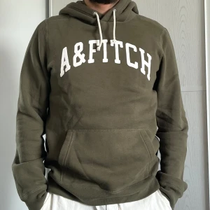 Abercrombie & Fitch hoodie - Luvtröja från Abercrombie and Fitch. Använd men i väldigt fint skick. 