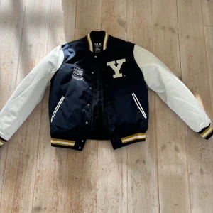 Collage Jacka - Yale jacka fodrad Knappt använd