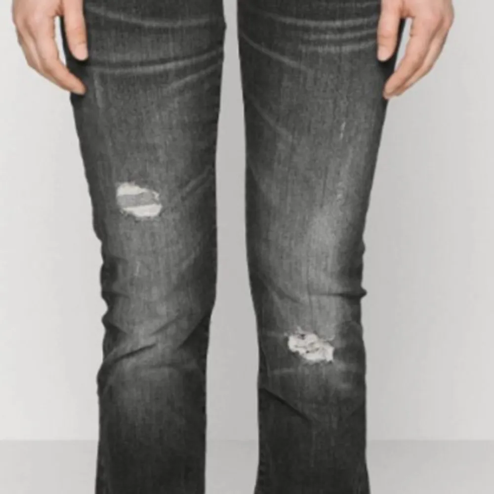 Jätte fina svarta Ltb valerie bootcut jeans💞 (!!KÖPTE FÖR 900kr!!) Mått-->längd:72cm. Midja:31,5cm. Säljer pga att de tyvärr e för stora!!🩷. Jeans & Byxor.