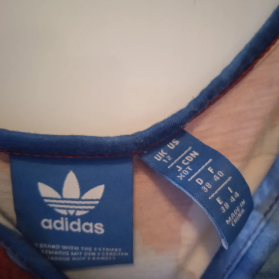 Jättefin adidasklänning - 90