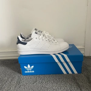 Stan Smith  - Helt oanvända stan Smith skor för bara 599kr. Box medföljer. Perfekta inför våren.